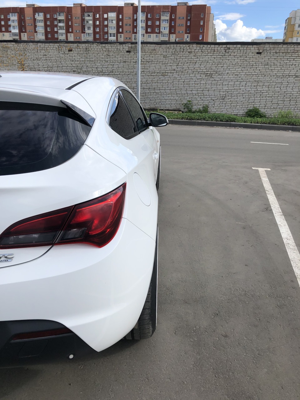 Практически ровно по аркам — Opel Astra J GTC