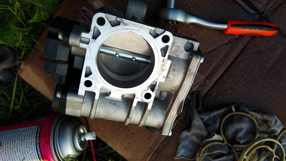 Промывка и замена прокладки впускного коллектора, чистка дросселя ...