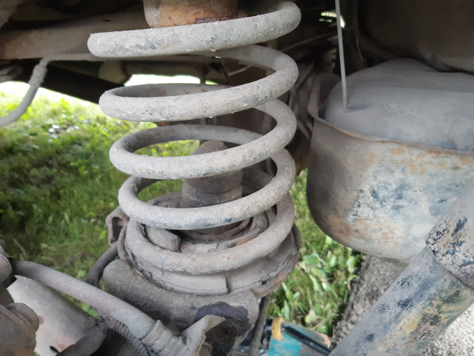 Замена задней тормозной левой трубки и шланга и установка заднего стаба ...