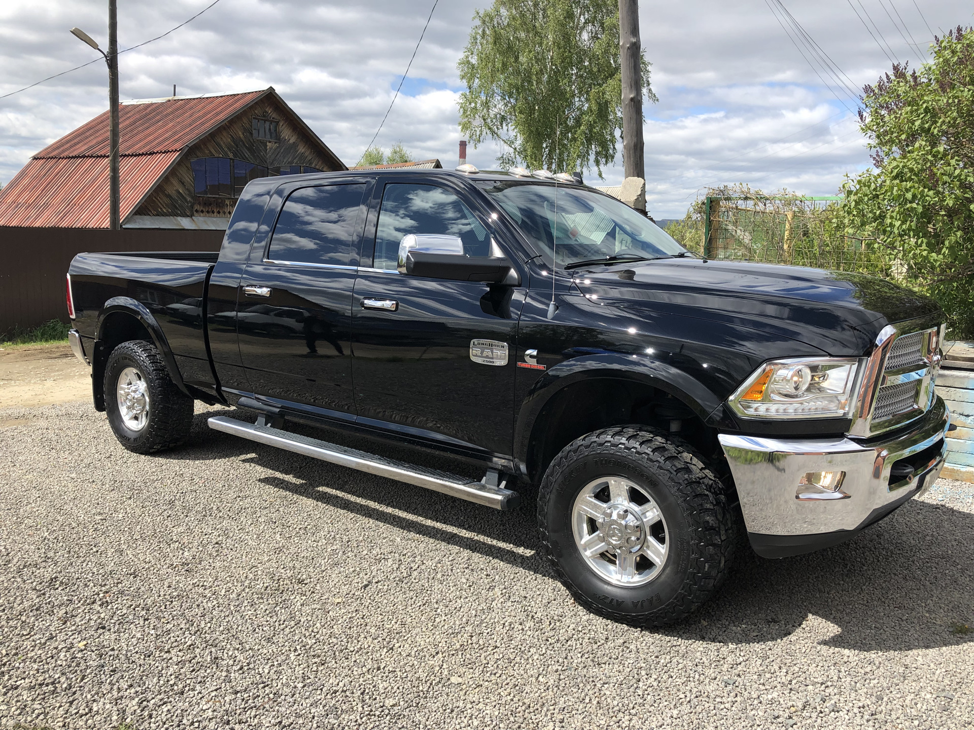 Авито додж рам. Ram 2500 Mega Cab. Додж рам 2500 Mega Cab. Dodge Ram 2500 Megacab. Dodge Ram Mega Cab.