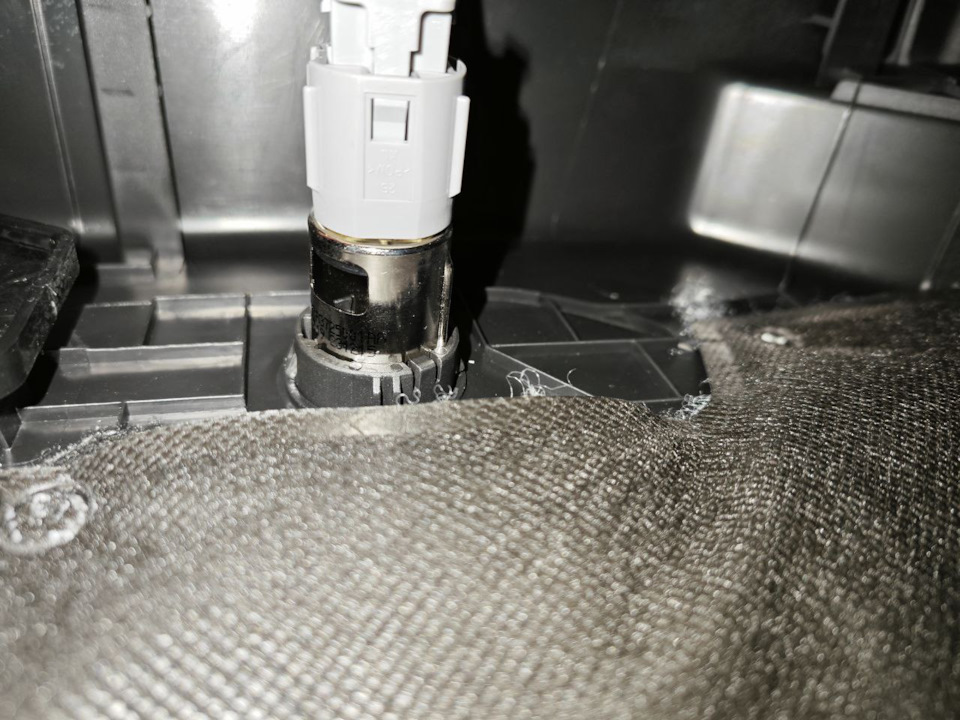 Фиксатор разъема — Voyah Free