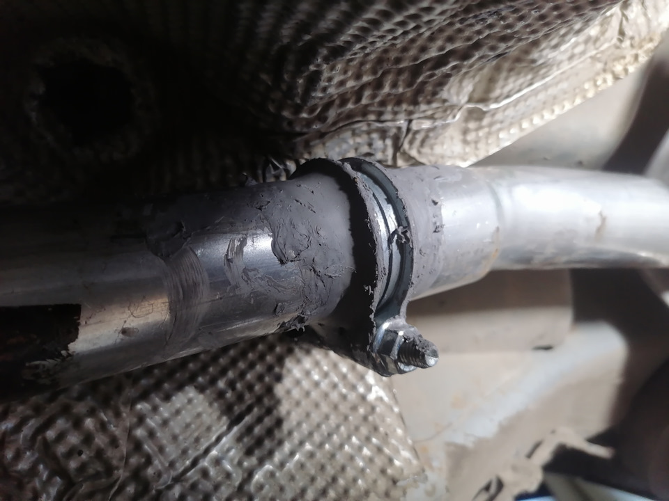 Замена глушителя и приёмной трубы с гофрой Ford fiesta mk5 1,4 бенз ...