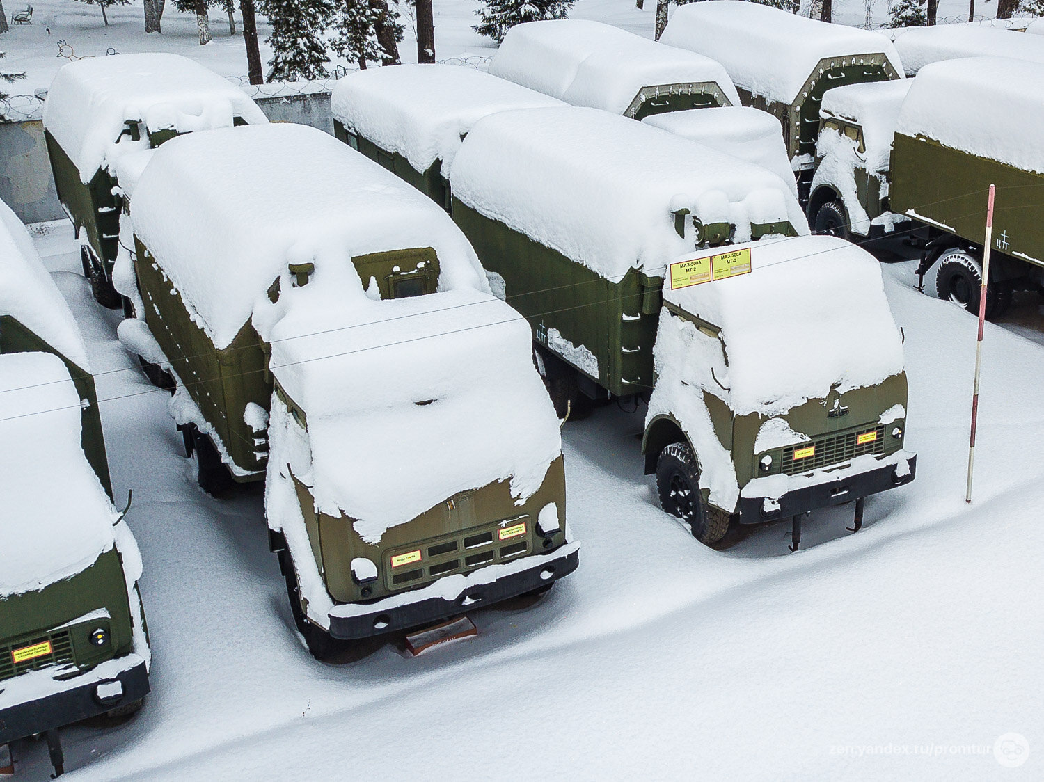 газ 53 зимой. фура зима стоянка. скания для севера. урал 4320 для крайнего севера. грузовик в снегу.