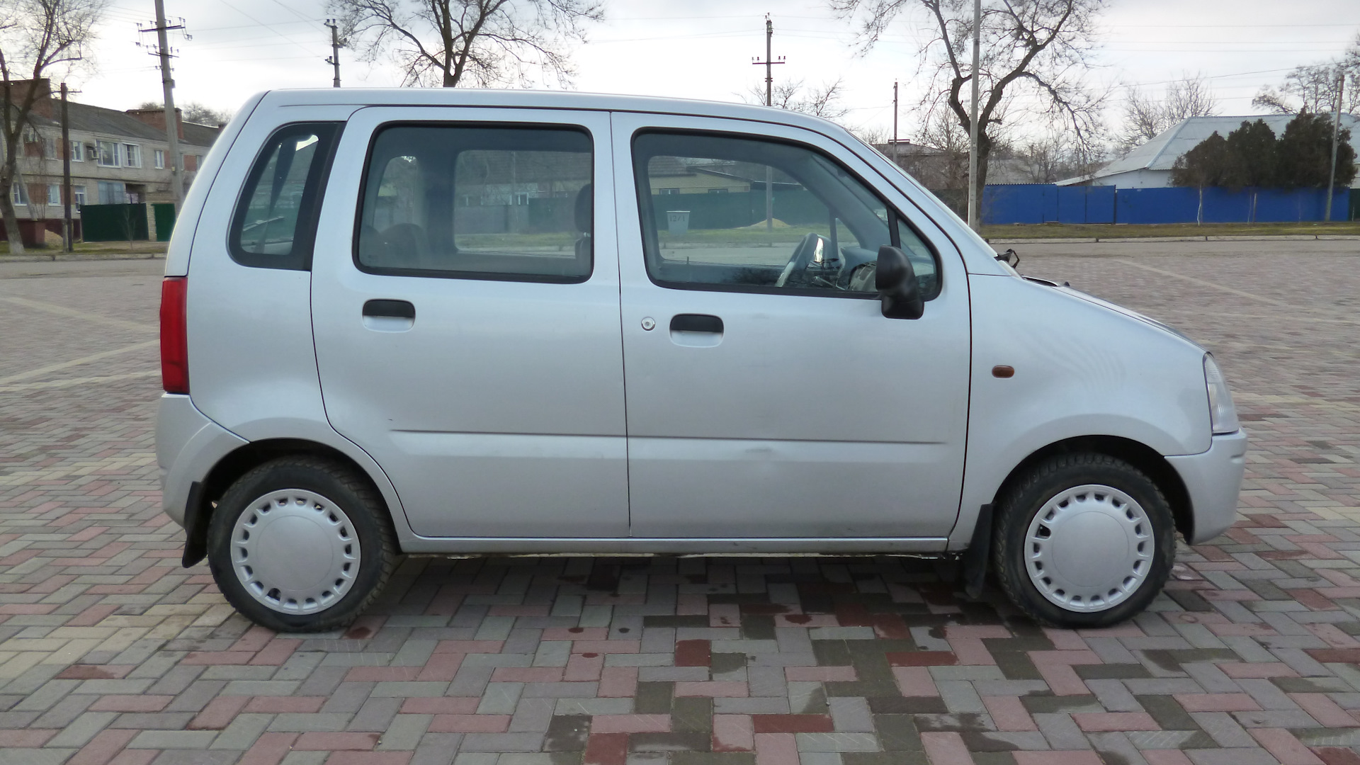 Опель агила 1.0. Opel Agila 2007. Opel Agila a багажник. Opel Agila с 2000-2007 г.в белый фон.