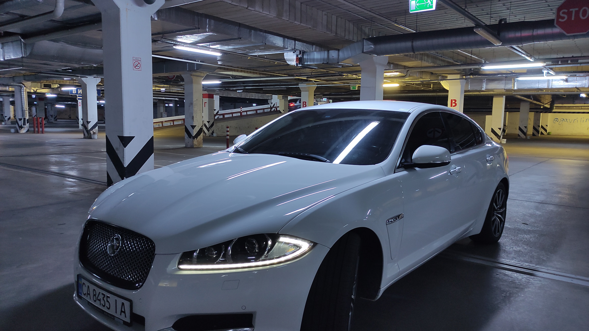 Jaguar XF 2014 белый перламутр