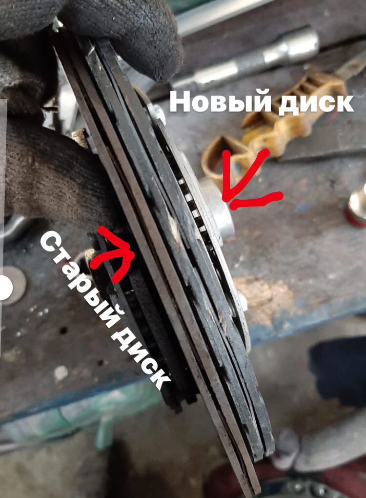 Бежит задний коренной сальник коленвала — Volkswagen Golf Mk4, 1,4 л ...