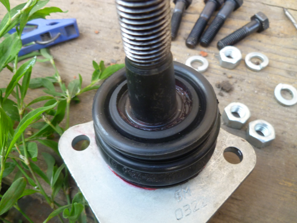 Выпустил воздух и илишний джем, и посадил колечко на место, теперь деталь готова к установке. — Lada 2120 Надежда