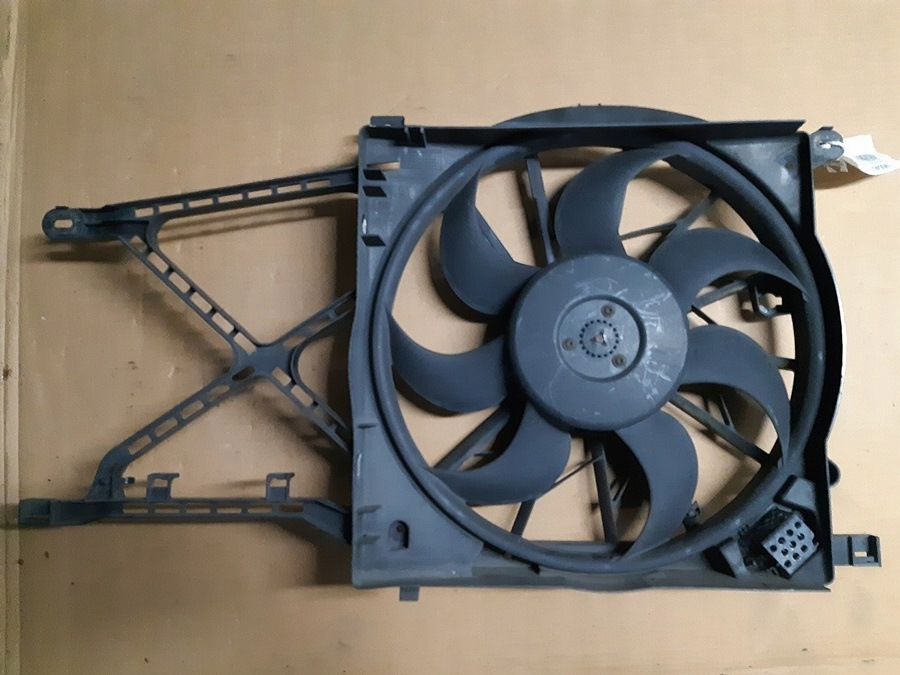 Вентилятор охлаждения задний опель зафира 2004 год выпуска. Доп вентилятор на опель. Разъём вентилятора охлаждения опель зафира 11год. Кожух вентилятора опель корса д. Вентилятор радиатора кондиционера зафира а 2004 год.