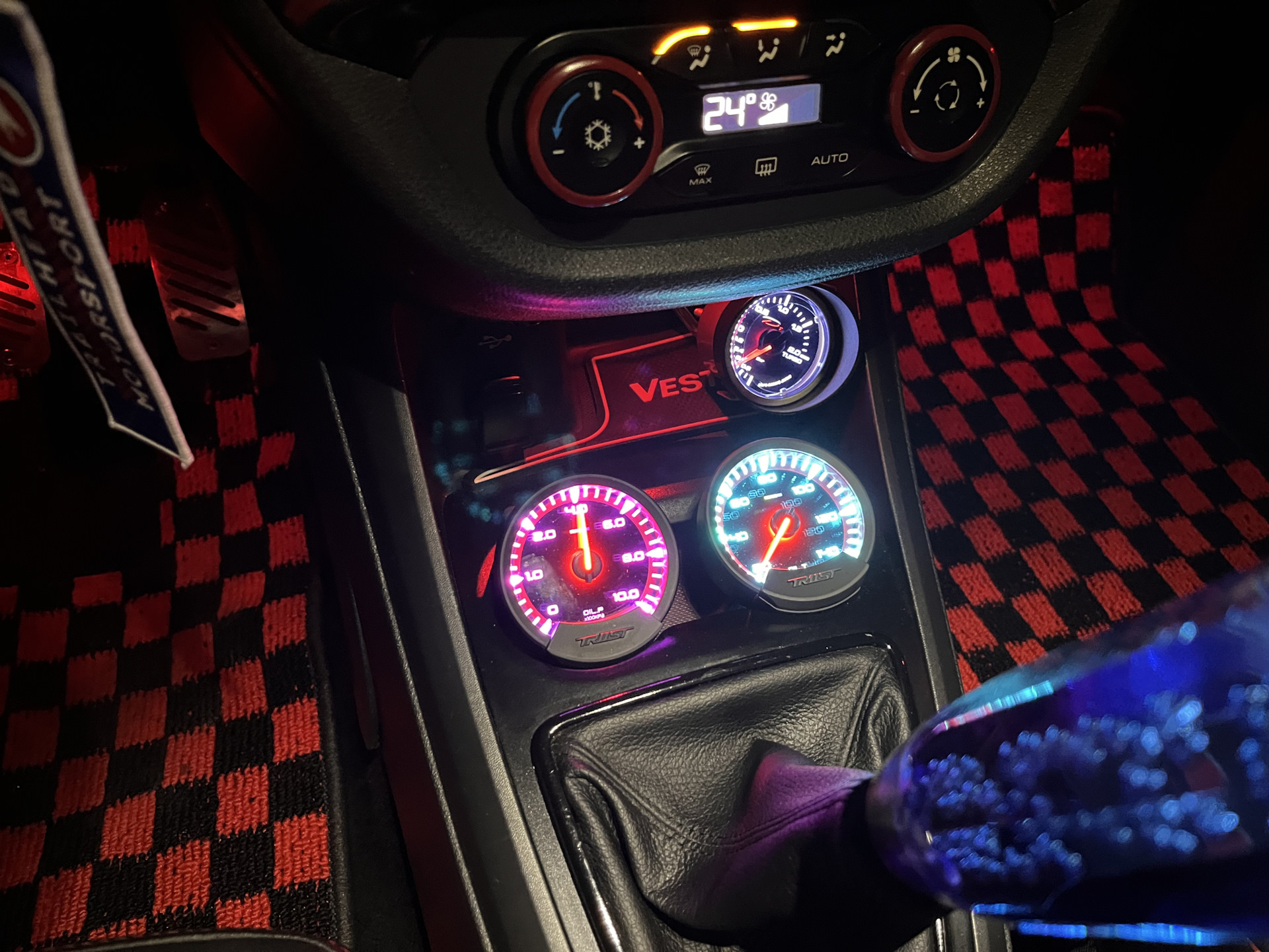 Мемы про тварей. Красавчег мем. Нормально тварь. Мемы про тварей. Паскуда тварь.