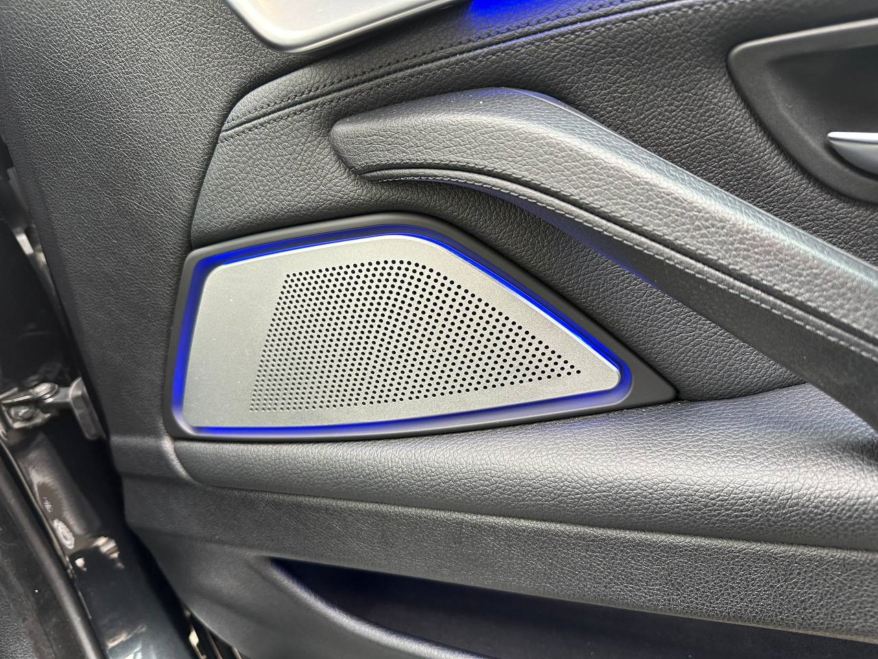 Подсветка салона Ambient Light — BMW 5 series (F10), 2,5 л, 2014 года