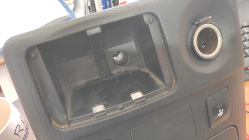 USB разъём для пассажиров… — KIA Sorento (1G), 2,5 л., 2007 года