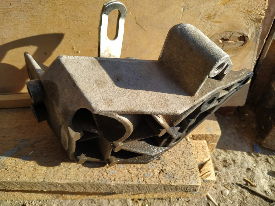 Потекло масло из коробки — LADA Гранта лифтбек, 1,6 л., 2015 года ...