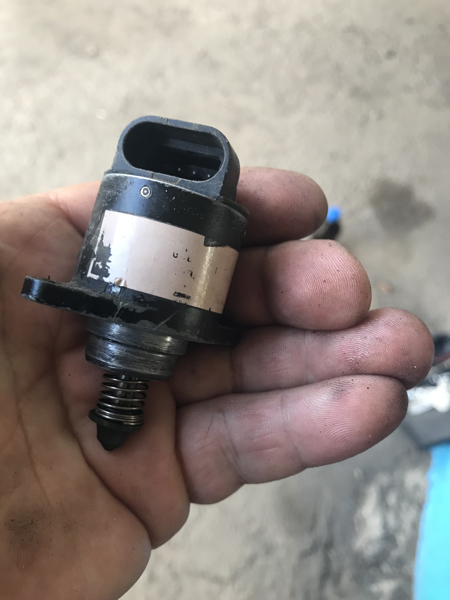 Подсос воздуха 2110 16. Неисправный датчик холостого хода. Датчик холостого хода порше кайен 955. Подсос рхх. Датчик хх ваз 2110 подсос воздуха.