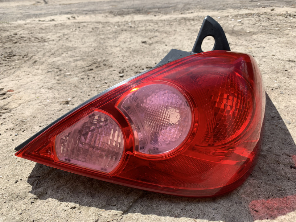 ⇒ Тонировка задних фонарей лаком — Nissan Tiida (1G), 1,6 л, 2007 года ...