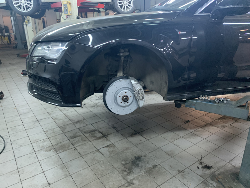 Замена тормозов — Audi A7 Sportback (1G), 3 л, 2012 года | колёсные ...