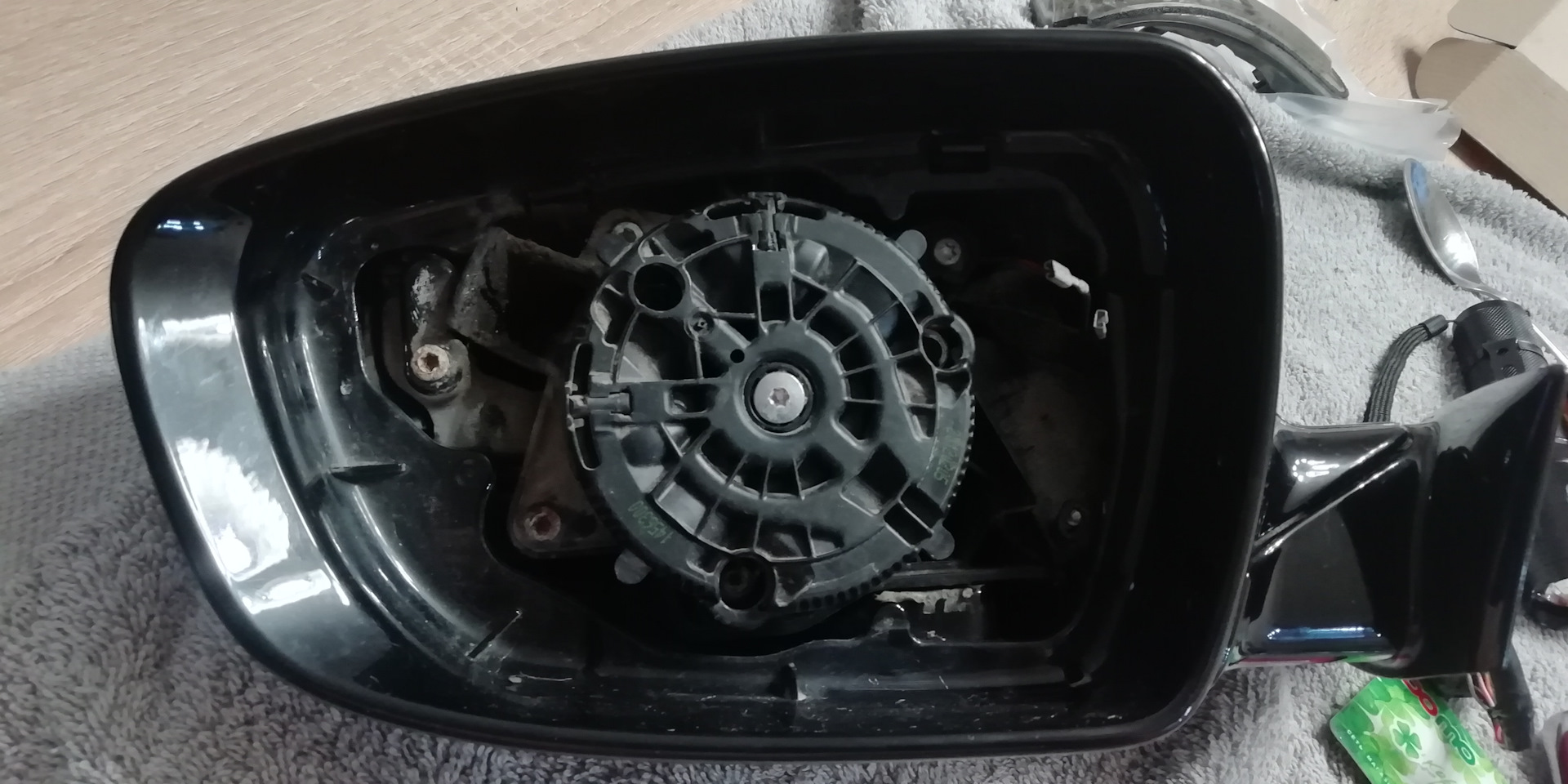 Установка нового повторителя поворотника в зеркале заднего вида Kia Cee ...