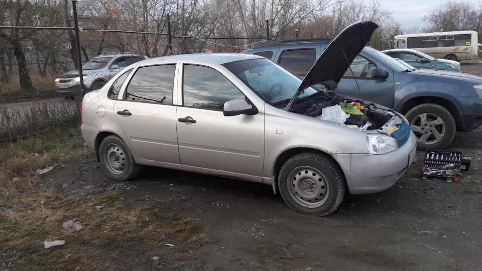 Треснул расширительный бачок. — Lada Калина седан, 1,6 л, 2010 года ...
