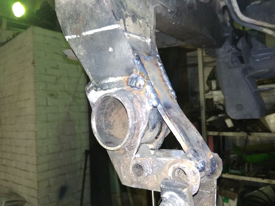 Вырезал фольгу и наращиваю новым металлом — Mitsubishi Montero I