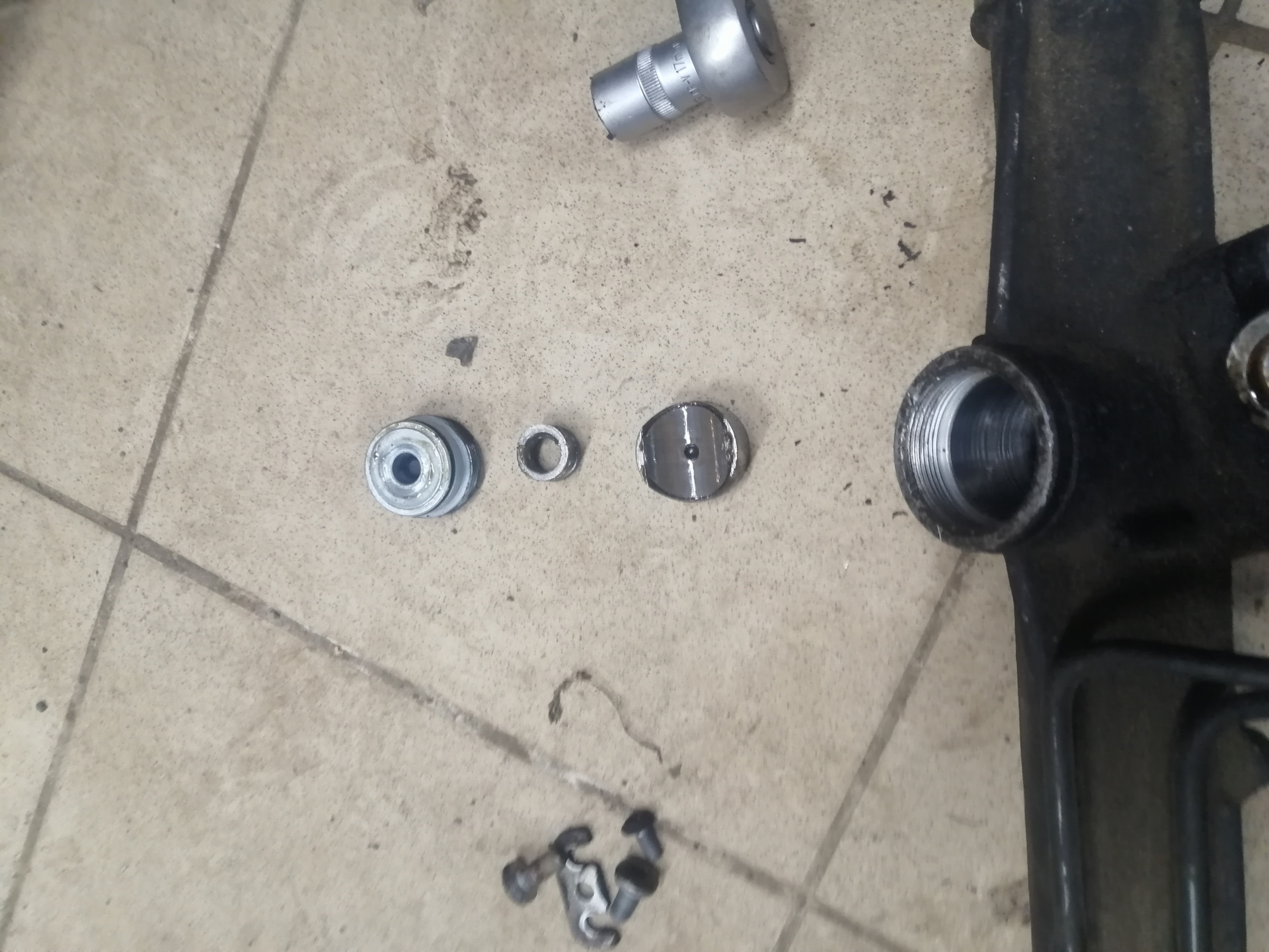 Втулка рулевой рейки peugeot 301 диаметр 22. 0064144s. Втулка рулевой рейки пежо 308. Втулка рейки ситроен с3. Втулка рулевой рейки пежо.