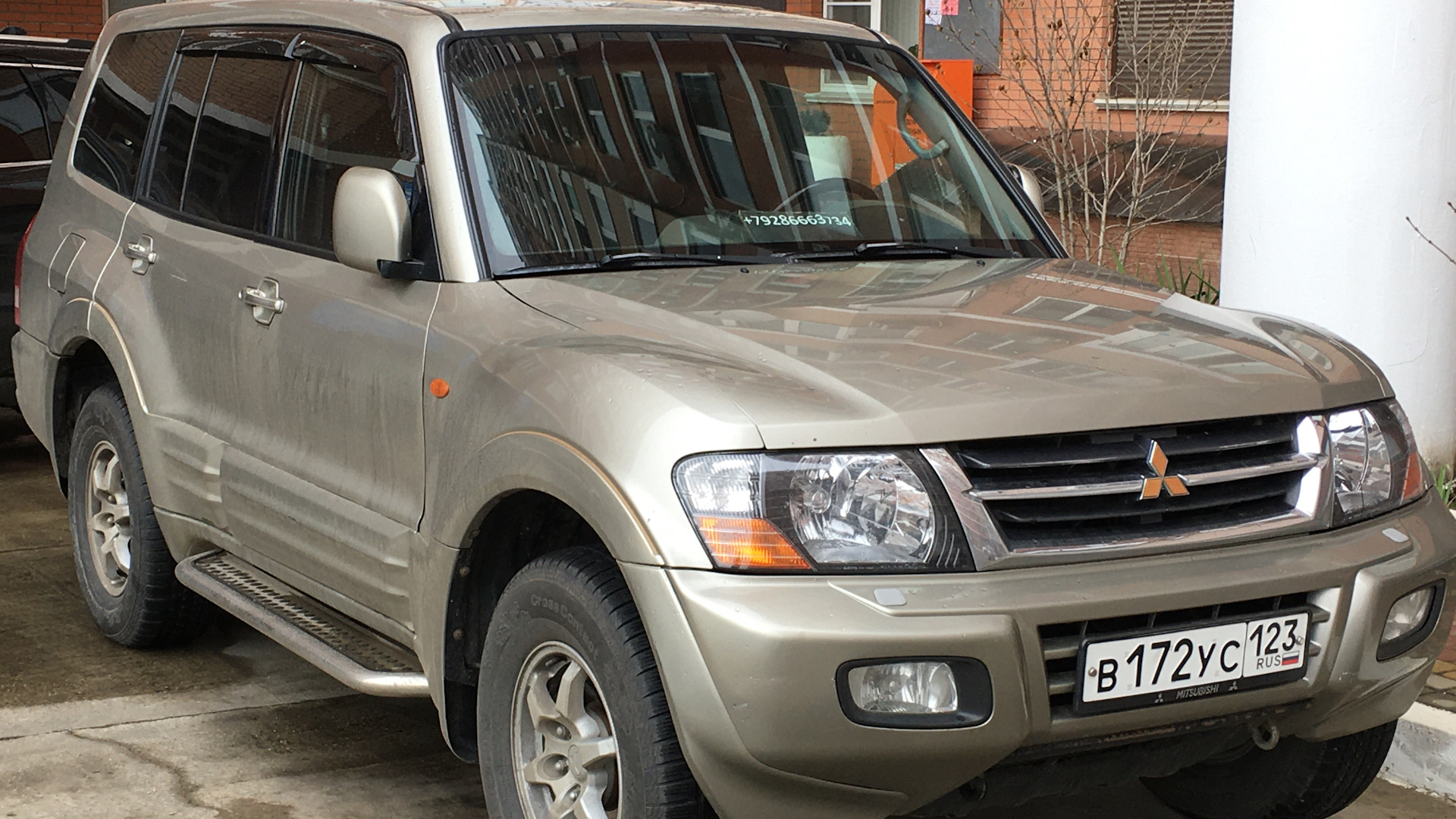 Mitsubishi Pajero 3 Рестайлинг. Mitsubishi Pajero 1 поколение. Паджеро 3 бежевый. Паджеро 3 фото.