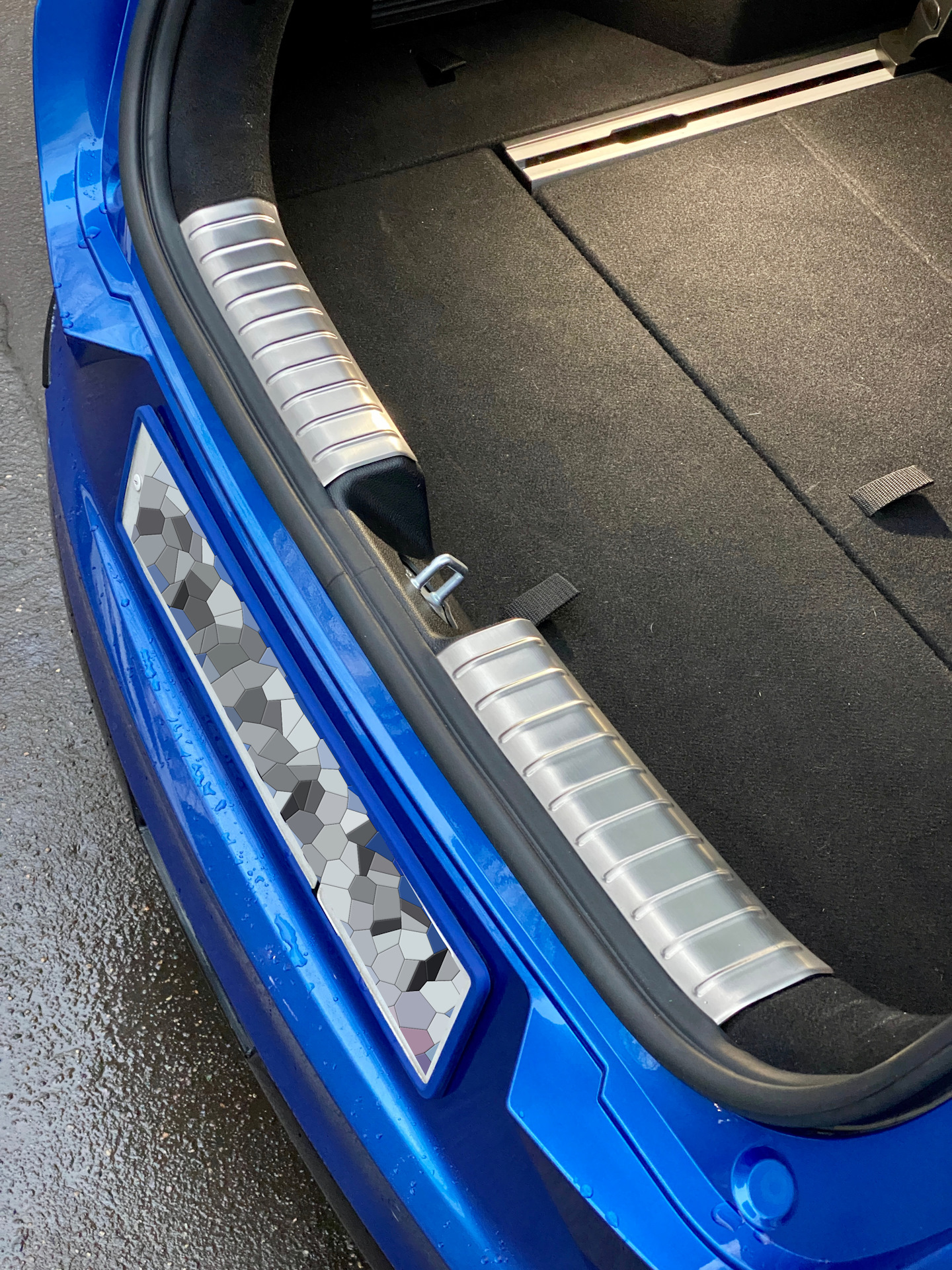 накладка заднего багажника хендай ix35. накладка в багажник рено сандеро степвей 2. порог багажника lacetti. накладка багажника рено дастер. накладка порога багажника мазда сх-5.