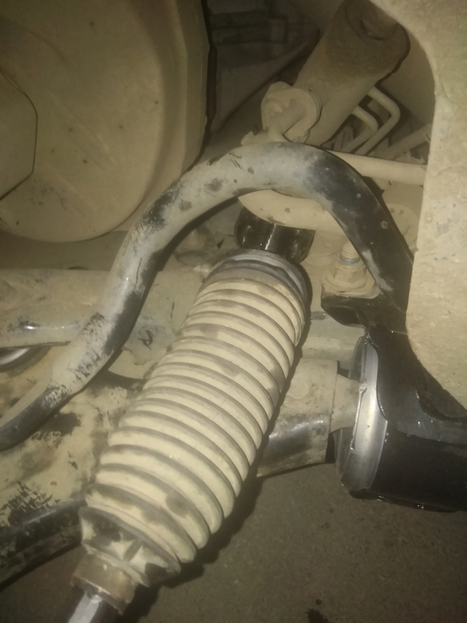 Слетевший пыльник рейки — Land Rover Freelander 2 (L359)