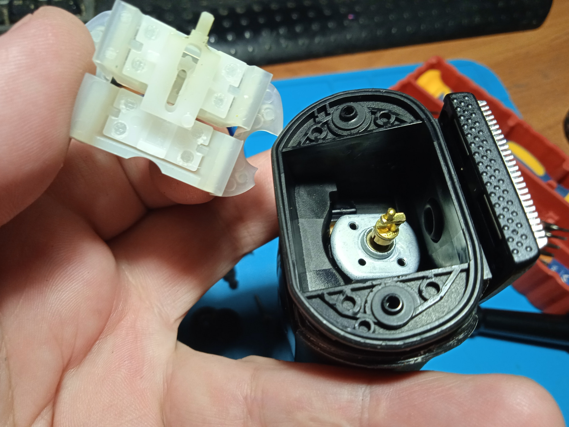 Замена аккумуляторов в бритве braun series 3 340s-4. — DRIVE2