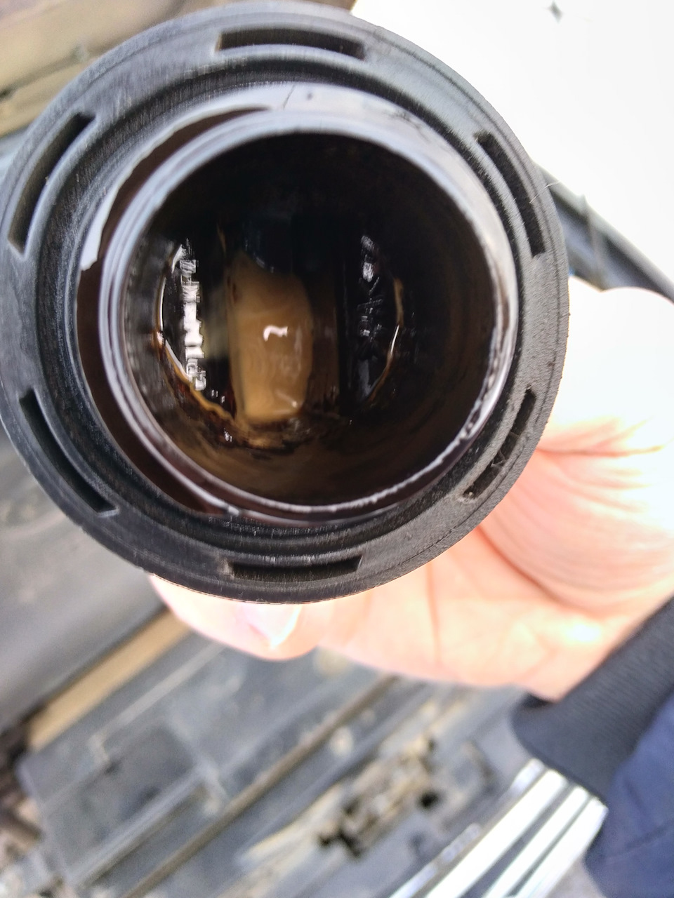 Белый налет на крышке маслозаливной горловины. (Решено) — KIA Spectra ...