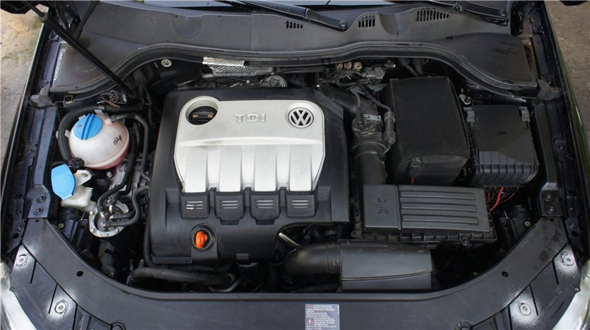 Пассат б 6 дизель. Моторный отсек Фольксваген Пассат б6 1.6. Пассат б6 2.0 дизель. Двигатель Фольксваген Пассат б6. Volkswagen Passat b6 2.0 TDI моторы.
