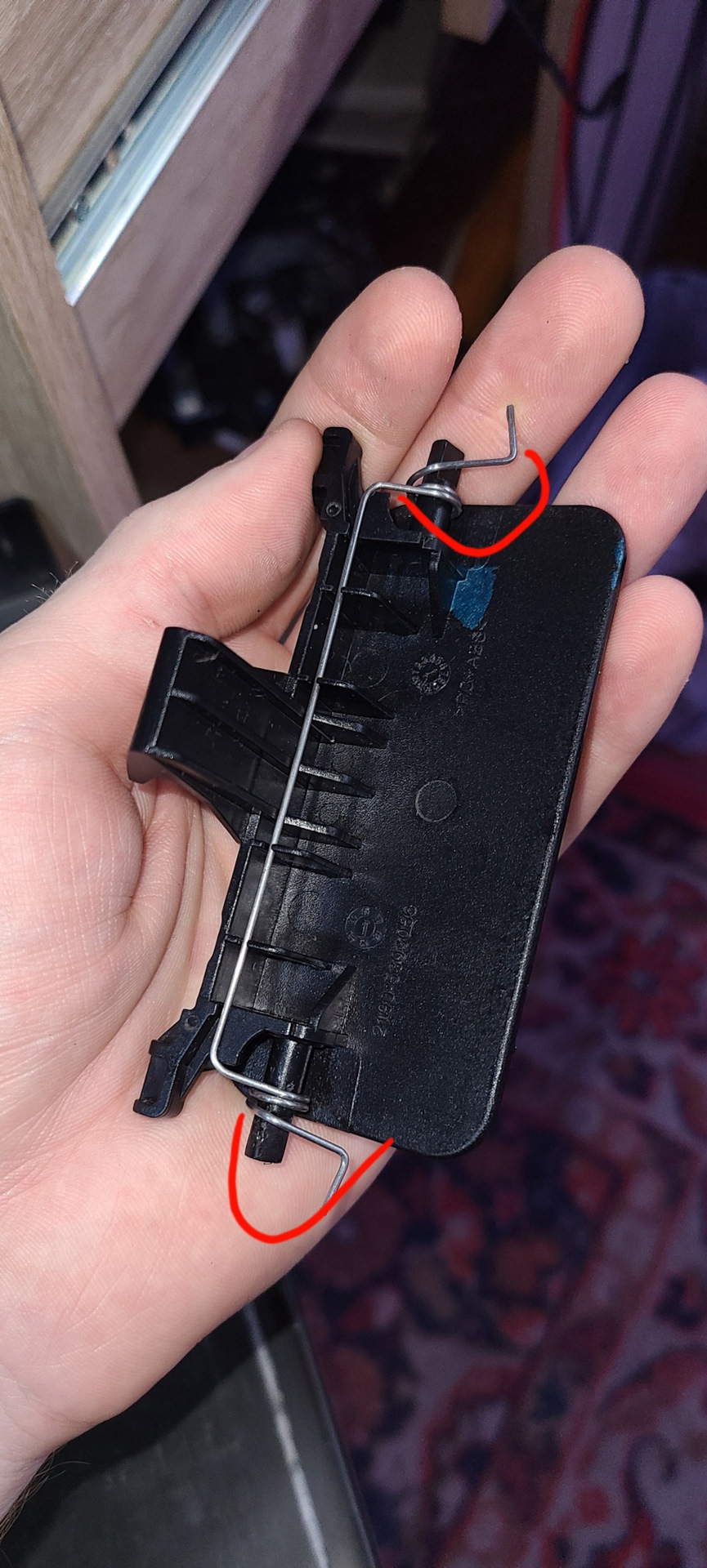 Частая проблема — ручка бардачка — Lada Гранта лифтбек, 1,6 л, 2016 ...