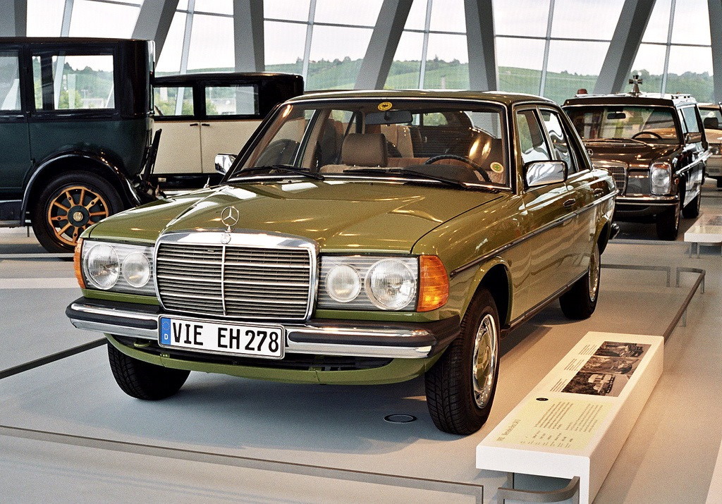 Мерседес 123. Mercedes-Benz w123, 1977. Mercedes Benz 123. Mercedes-Benz w123 300. Mercedes-Benz w123 300d.