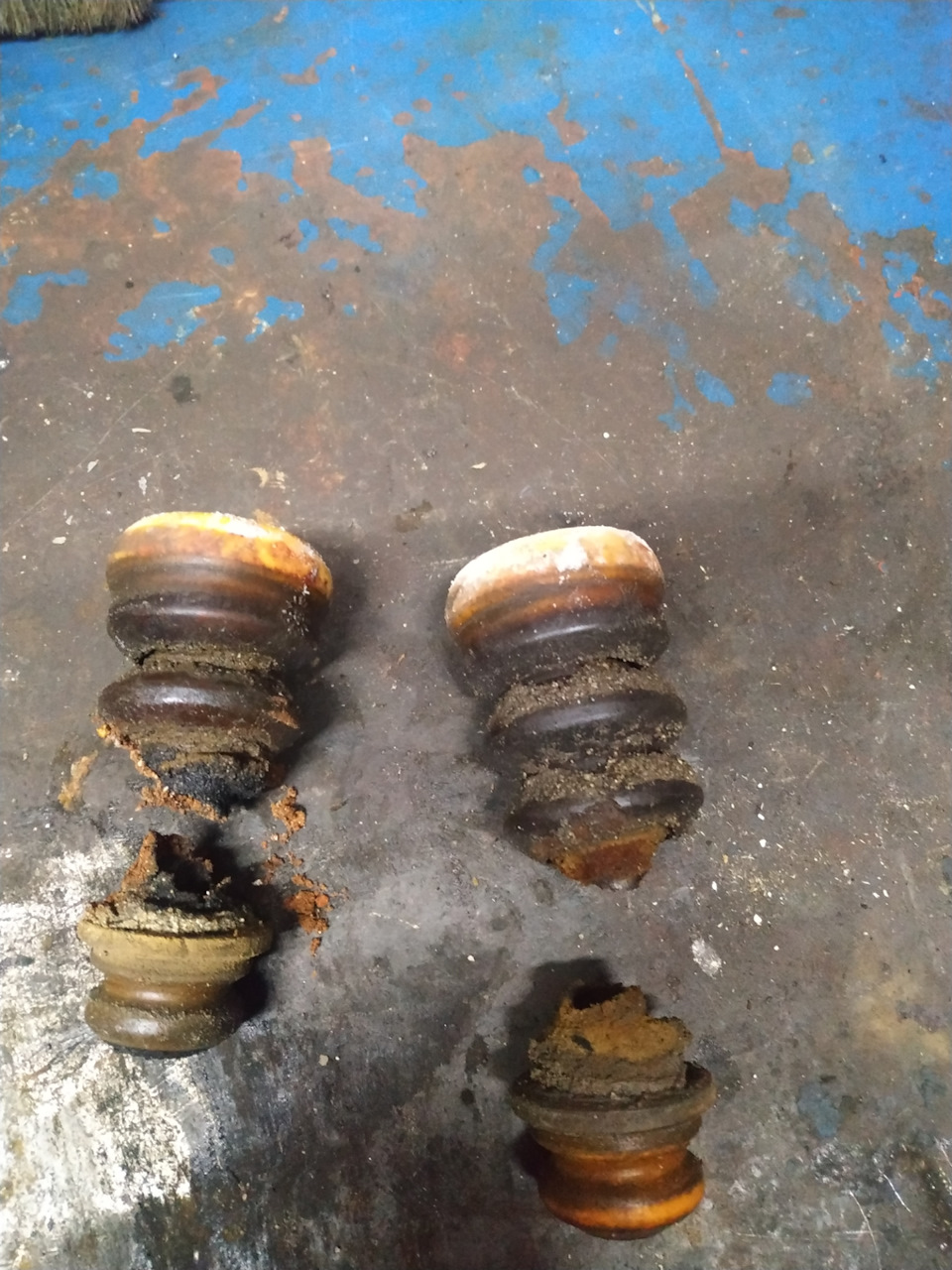 Отбойники амортизаторов — Volkswagen Bora, 2 л, 2000 года | запчасти ...