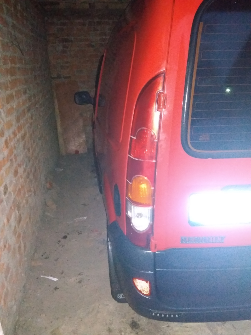 Как разобрать задний фонарь рено Задний фонарь от прульки. - Renault Kangoo (1G), 1,5 л, 2006 года электроника DR