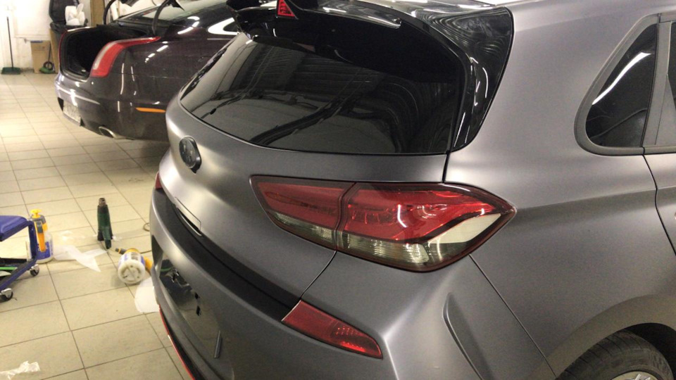 Задняя оптика в пленке с серым оттенком под цвет кузова — Hyundai i30 N