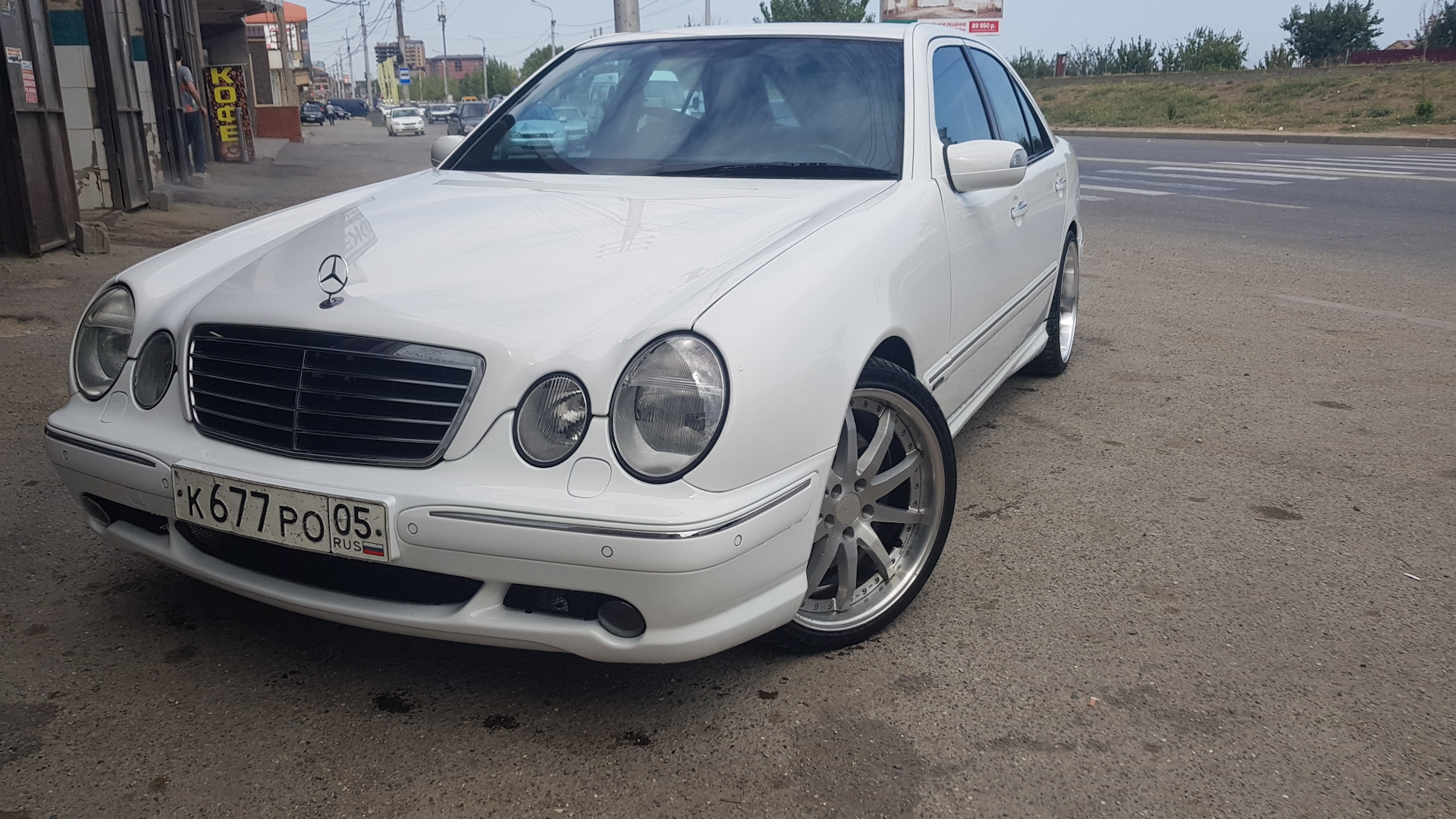 Бел 210. Mercedes e55 w210. Мерседес 210 белый. 210 E55 AMG белый. W210 AMG белый.