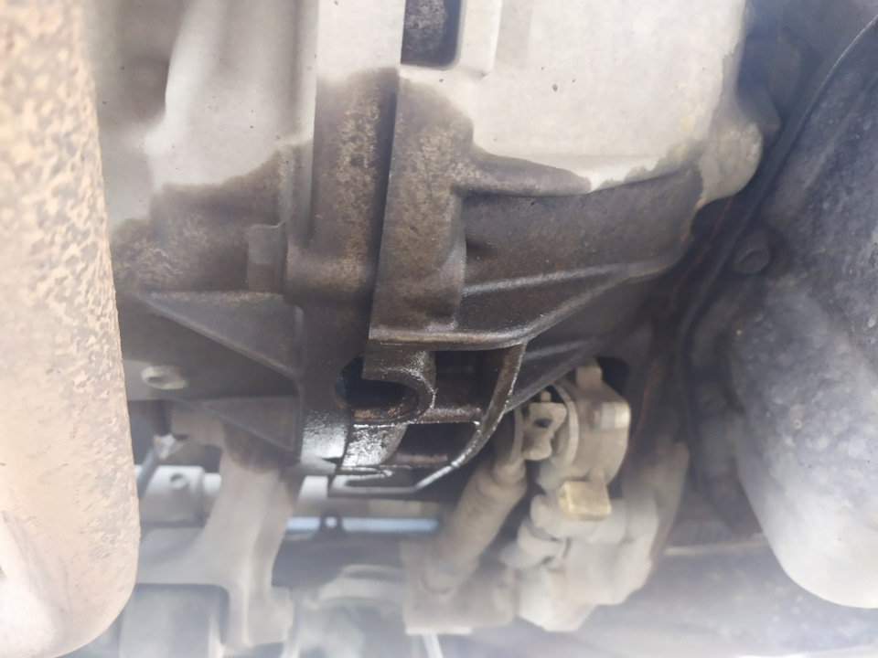 Течет между соединением акпп и двс, у кого было? — Toyota Passo, 1 л ...