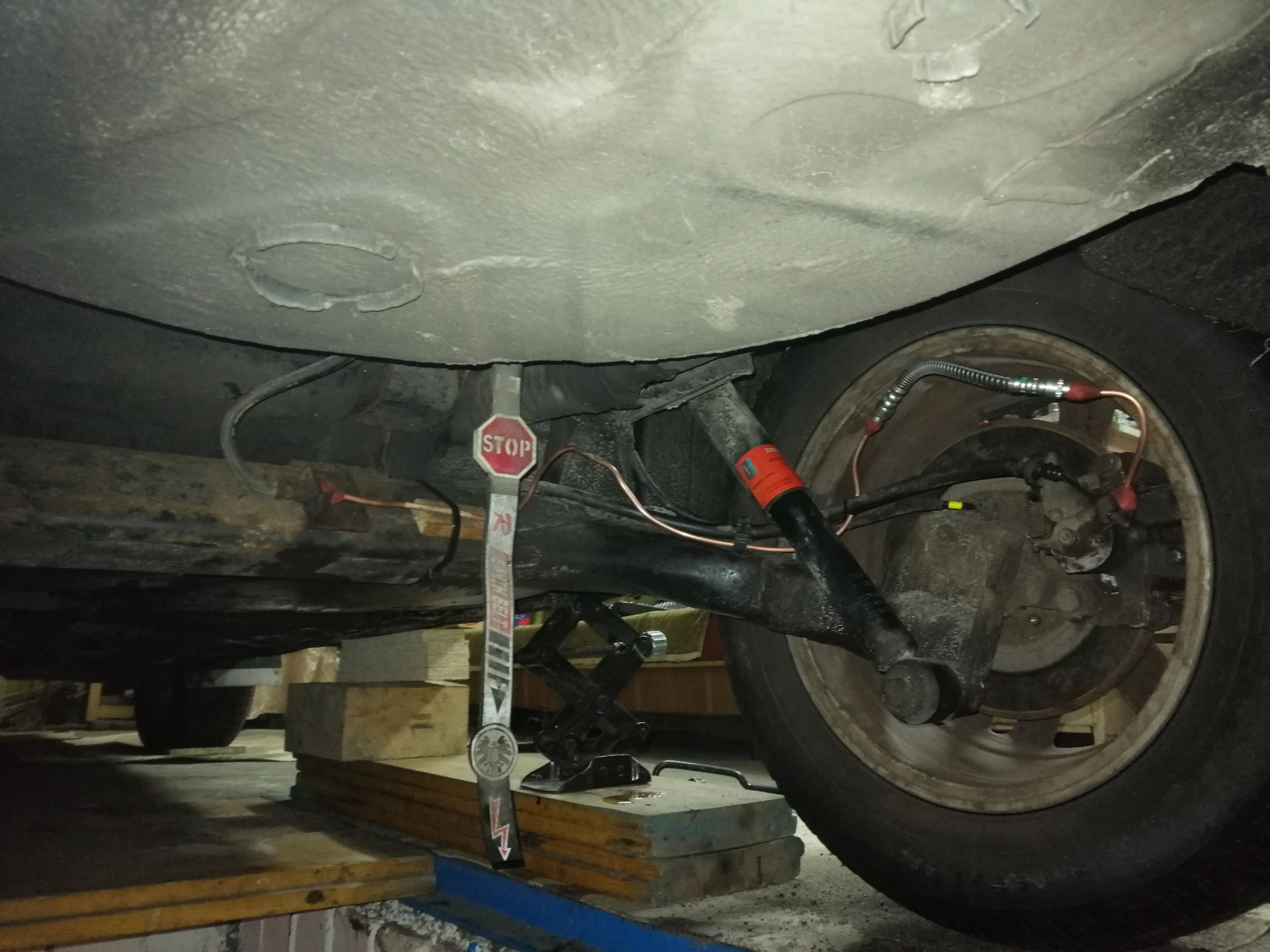 Замена тормозной трубки +замена тормозной жидкости. 1.9 dci 2001г ...