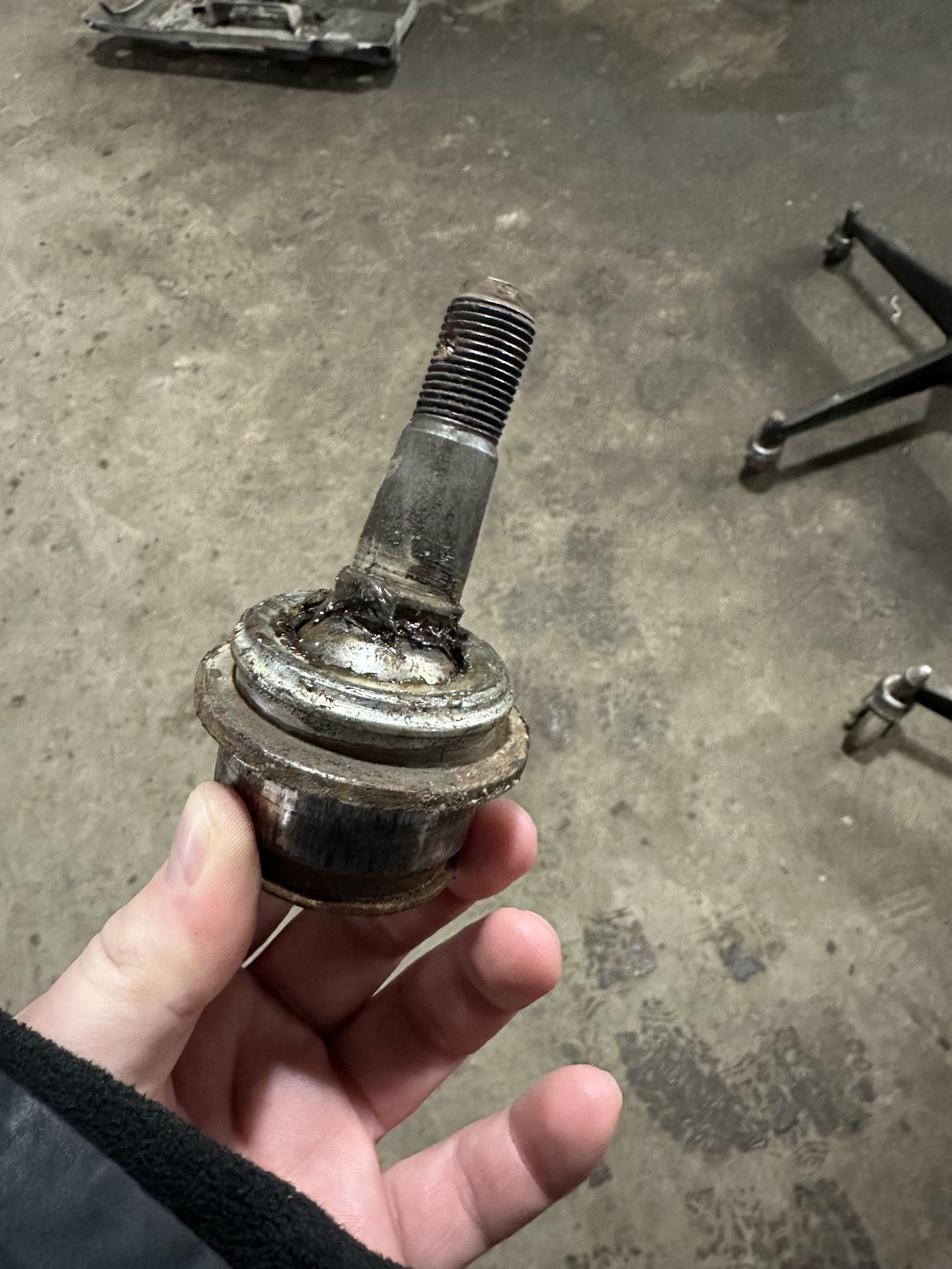 Замена шаровой опоры нижнего рычага. — Toyota Land Cruiser Prado 150 ...