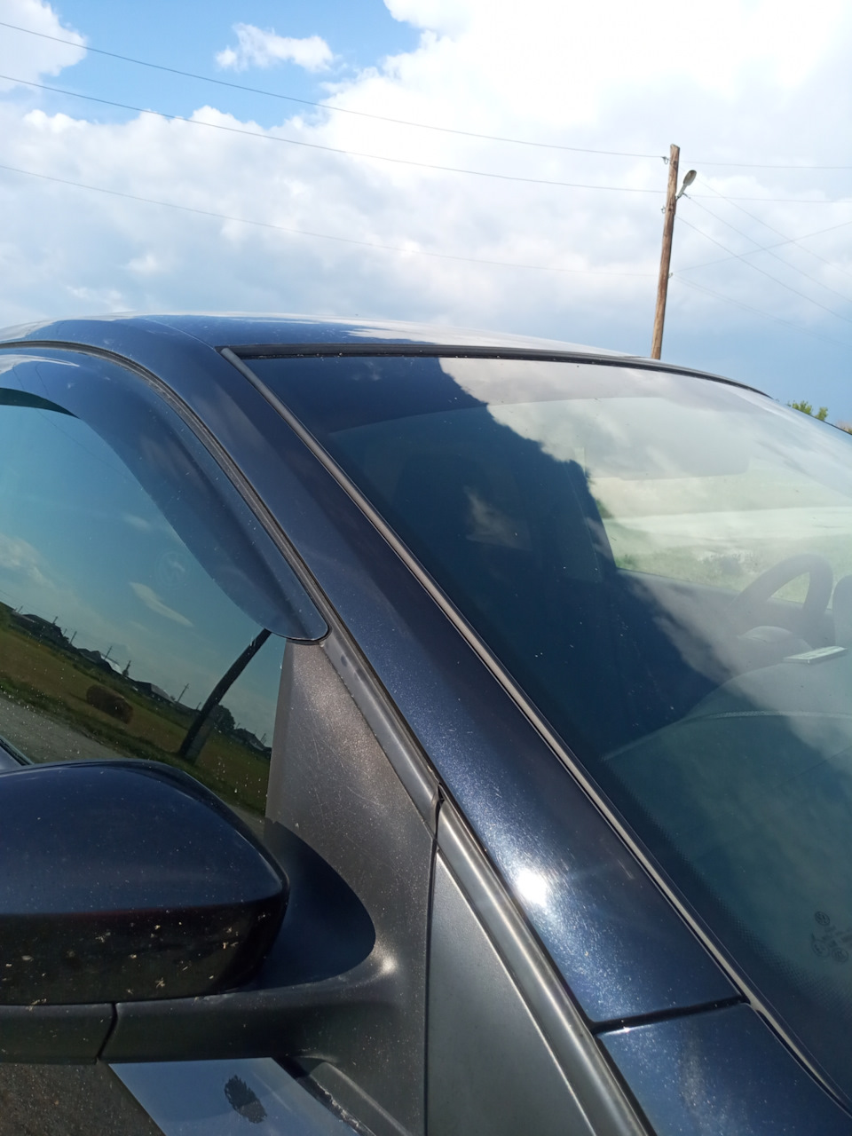 Водоотвод на лобовое. — Volkswagen Polo Sedan, 1,6 л, 2012 года ...