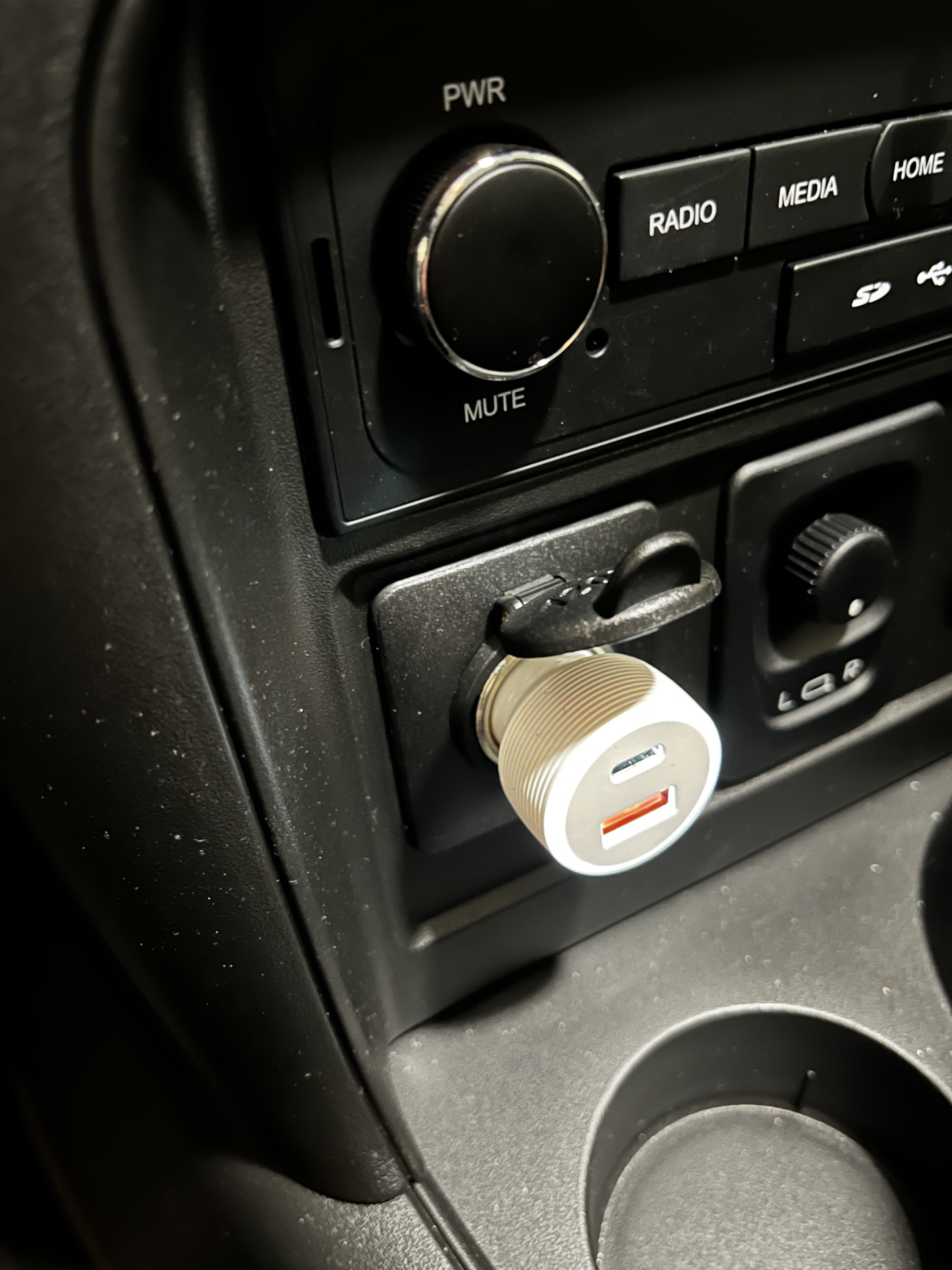 Ммс нива. USB-разъем Нива Тревел. Круиз контроль Нива Тревел. Бортовой компьютер Нива Тревел. Пепельница в ниву Тревел.