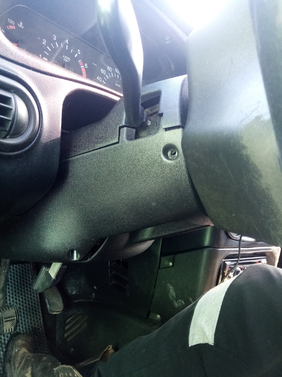 Пластик рулевой колонки — Chevrolet Niva GLX, 1,7 л, 2010 года ...