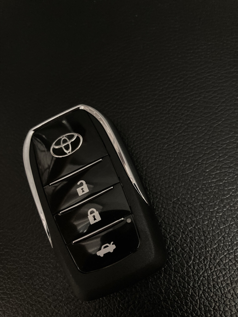 New key — Toyota Avensis II, 1,8 л, 2008 года | аксессуары | DRIVE2