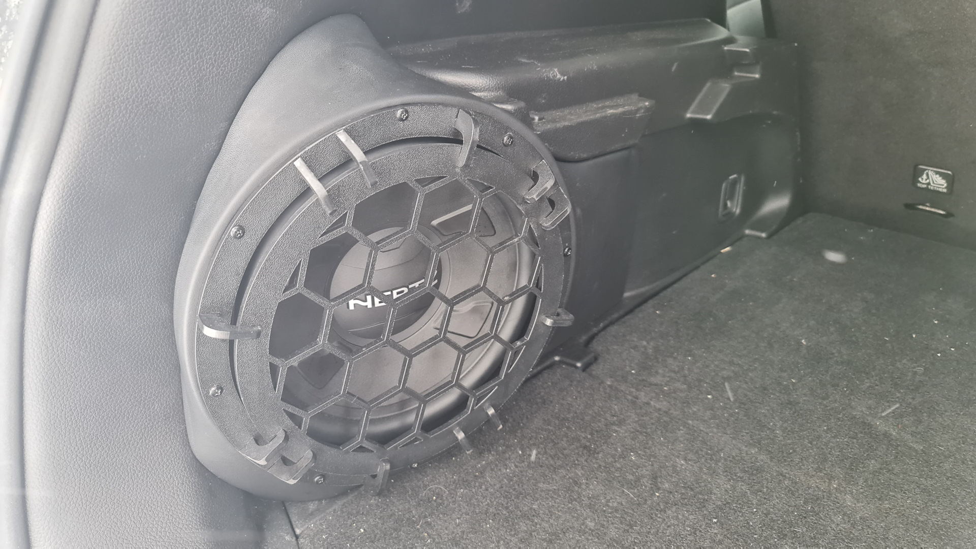 Сабвуфер в багажник — Nissan X-Trail III (t32), 2,5 л, 2017 года ...