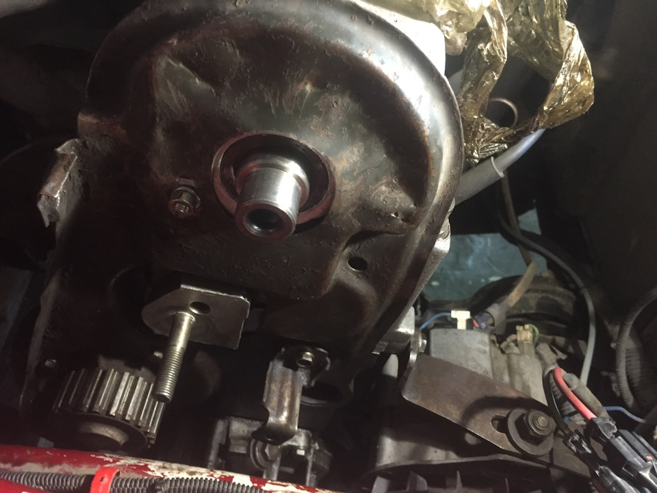 Замена сальников распредвала и коленвала, нижней шестерни ГРМ, ремня ...