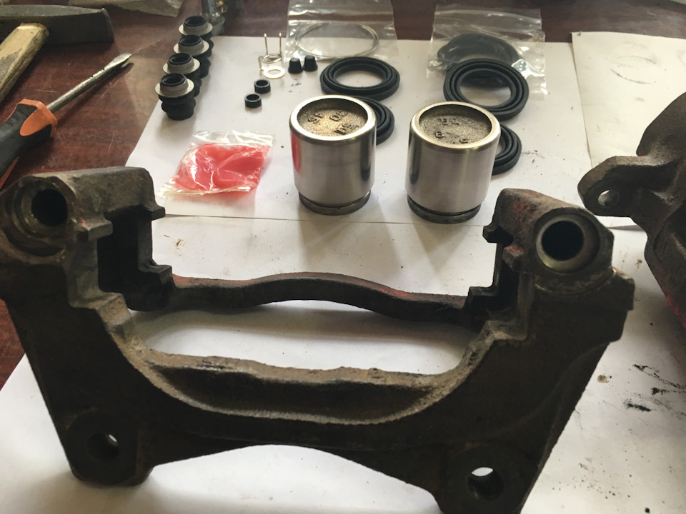 задний суппорт тойота камри 10 новый. Toyota corolla spacio 1998 ремкомплект суппортов. ремкомплект суппорта тойота калдина 241. переборка тормозного суппорта тойота. ремонт суппорта тойота.