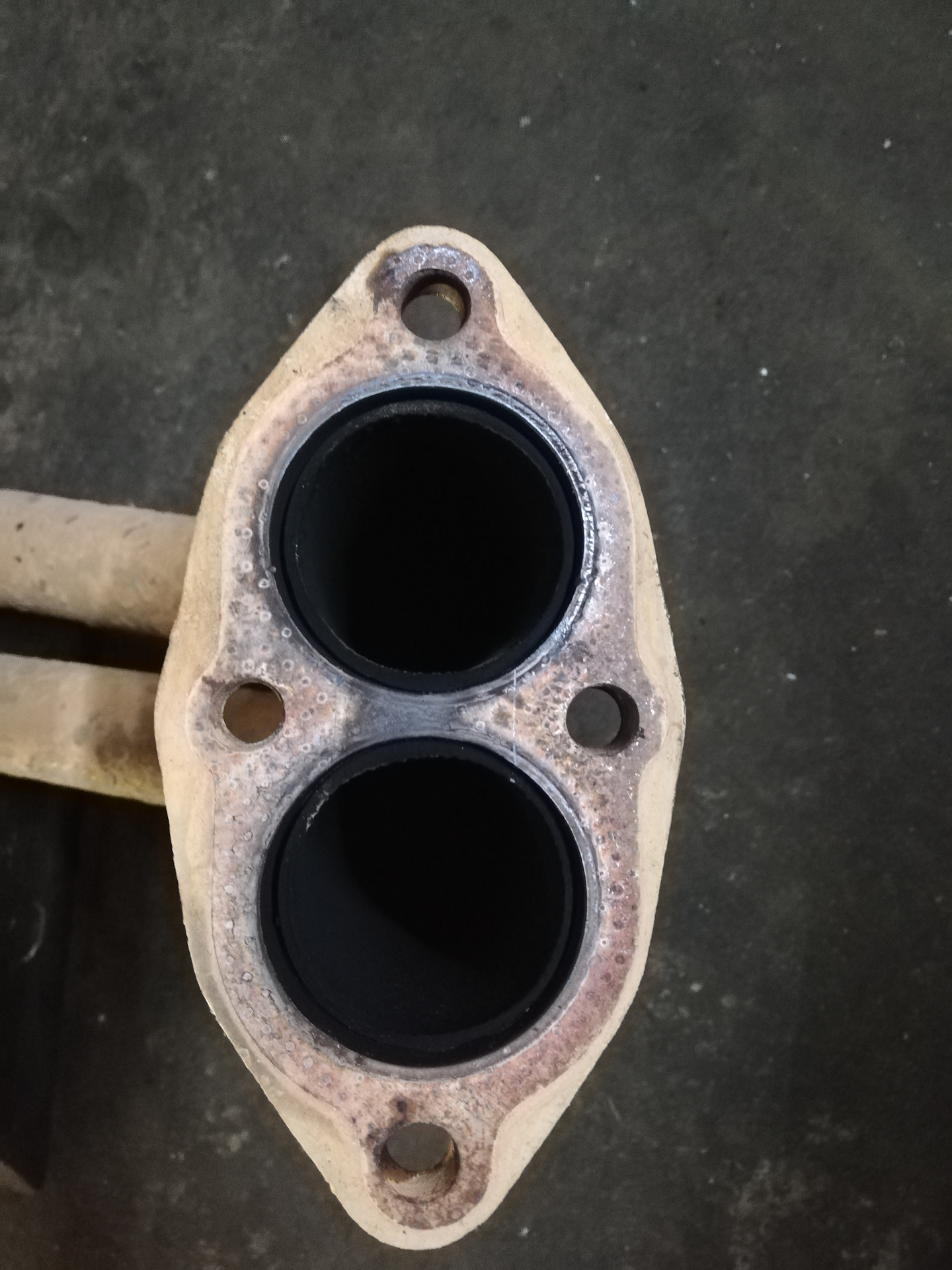 Звенящий выхлоп. Звенящий выхлоп. Звенящий выхлоп m111. Звенящий выхлоп. Звон в глушителе при разгоне.