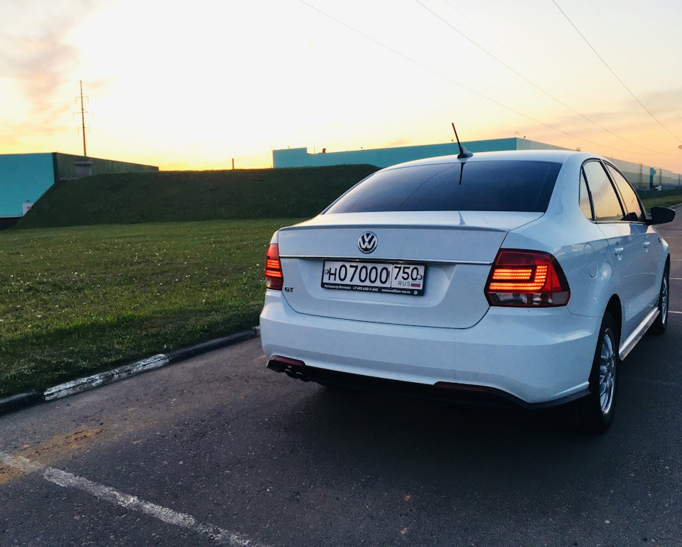 Взади. Polo sedan gt 2018. Фольксваген поло 2016 зад.