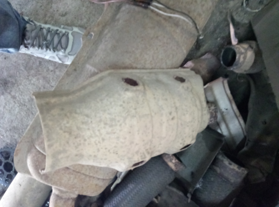 Скрежет из-под машины. Ремонт выхлопной системы. Лишние детали — Nissan ...