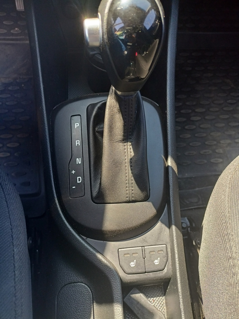 Покраска серого пластика в салоне — KIA Rio (3G), 1,6 л, 2016 года ...