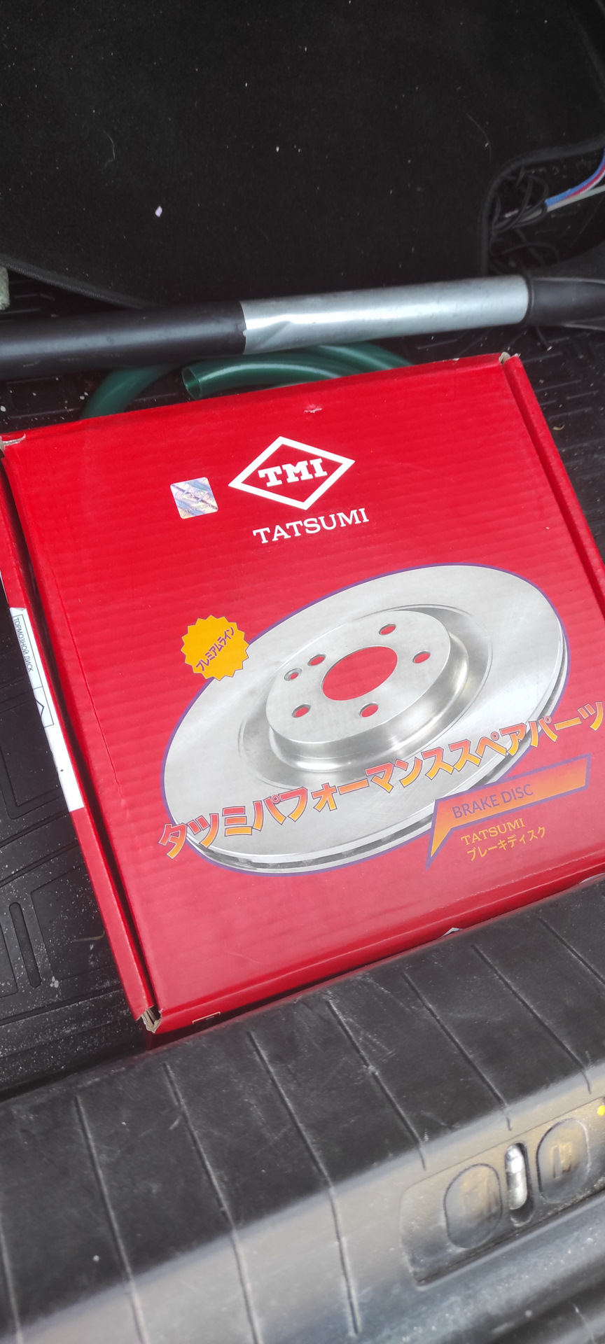 Упаковочка солидная. Из-за одной коробки можно купить 🤣 — Peugeot 408 (1G)